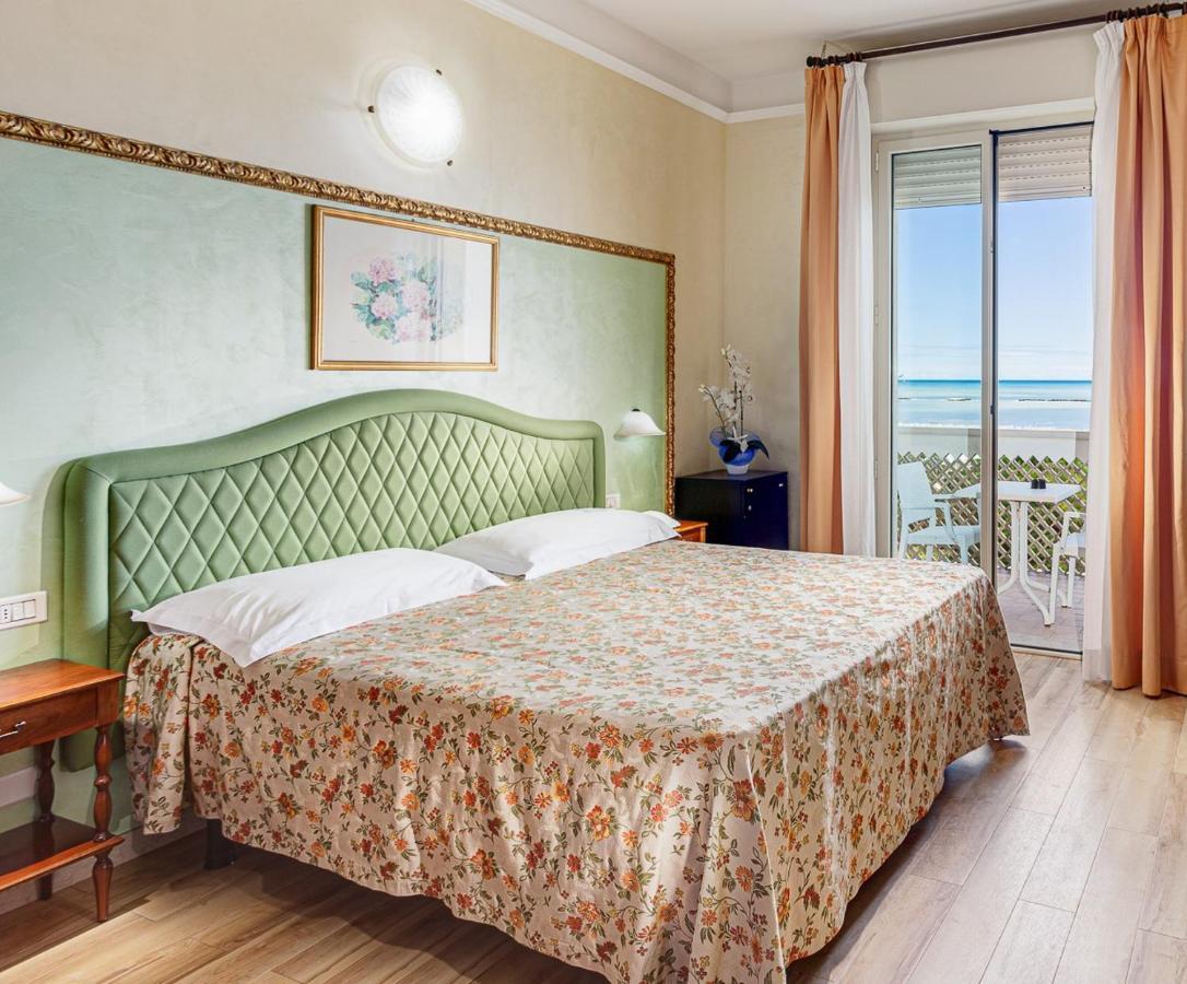 Hotel Internazionale Чезенатико Экстерьер фото