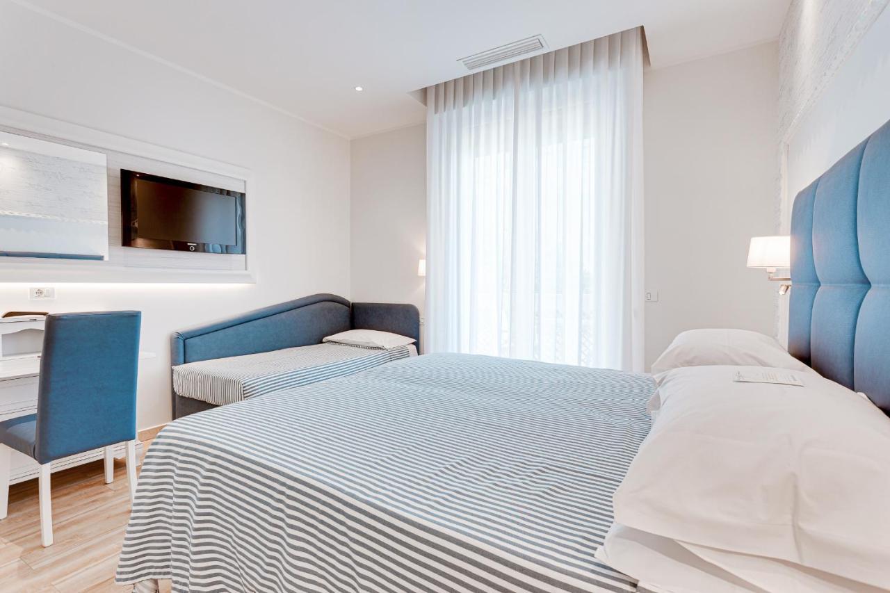 Hotel Internazionale Чезенатико Экстерьер фото