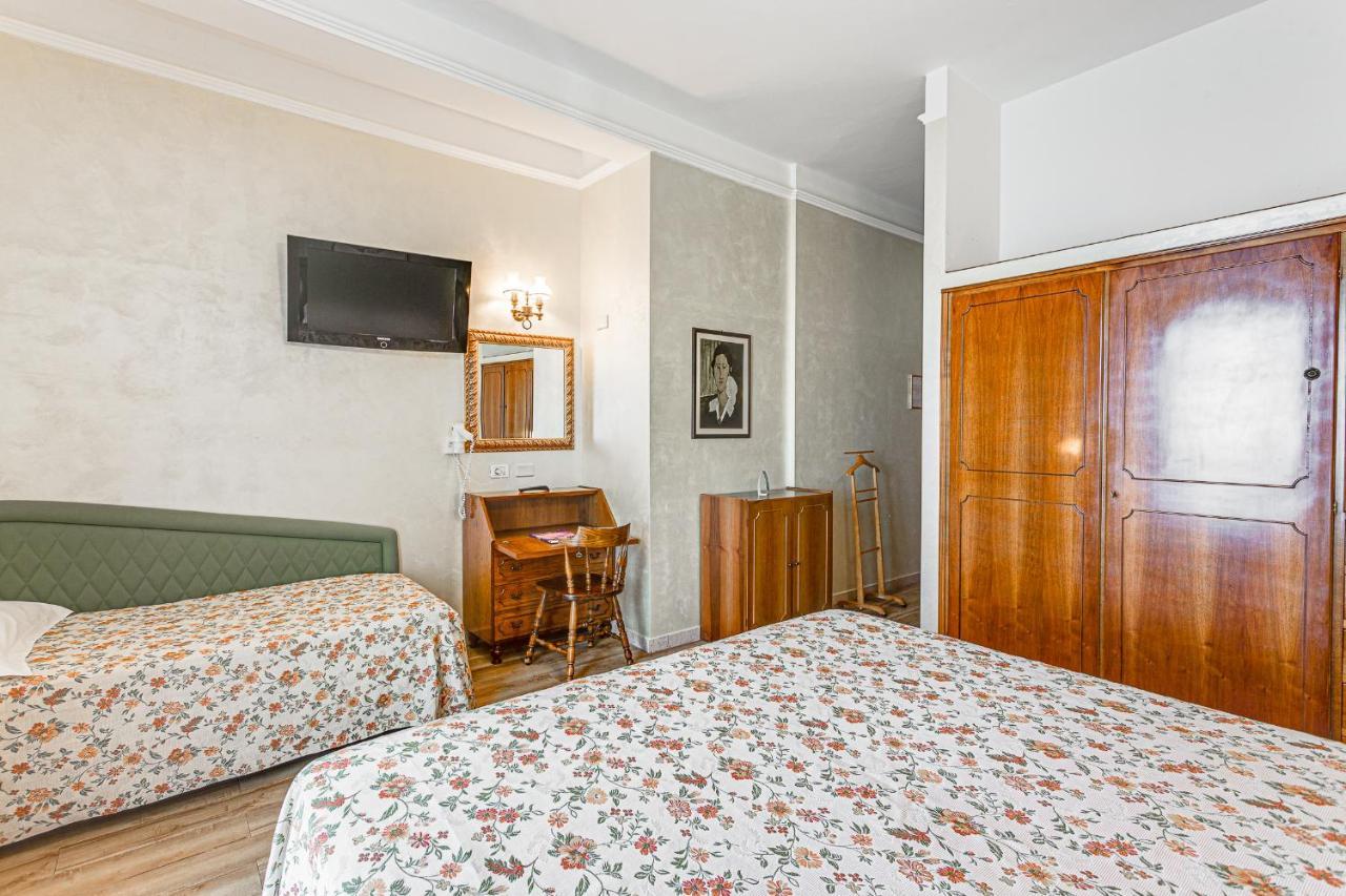Hotel Internazionale Чезенатико Экстерьер фото