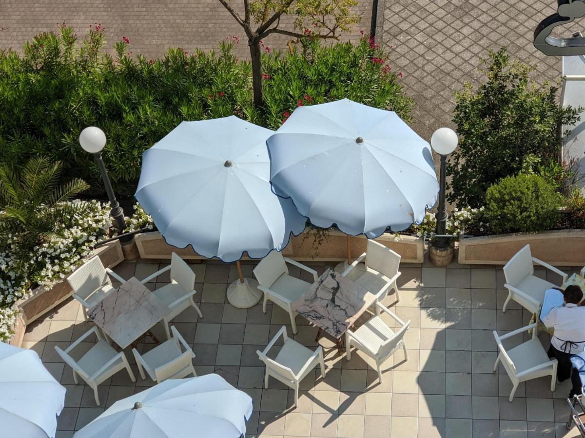 Hotel Internazionale Чезенатико Экстерьер фото