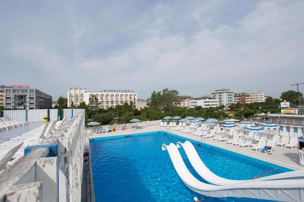 Hotel Internazionale Чезенатико Экстерьер фото
