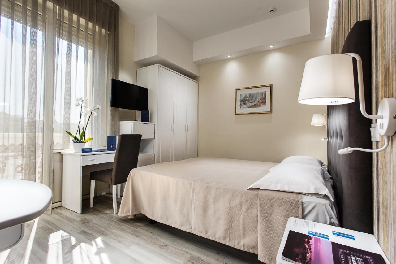 Hotel Internazionale Чезенатико Экстерьер фото